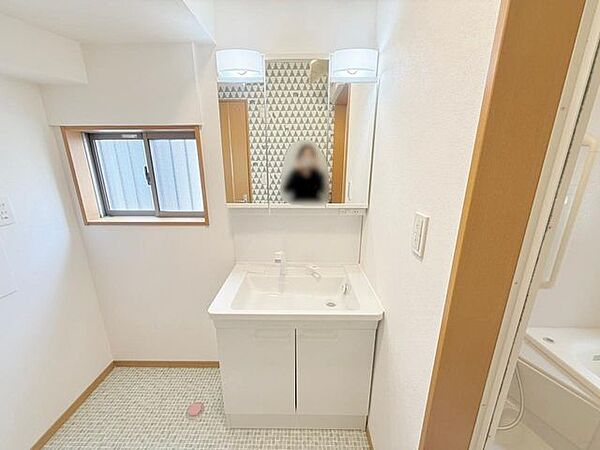 ゆとりの洗面スペースで朝の身支度もスムーズに。