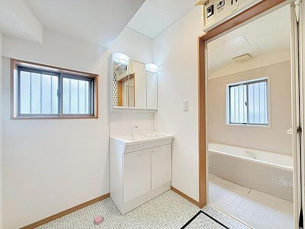 収納の多さや水回りの動線など、毎日使う場所だからこそ実物を確かめてみてください。