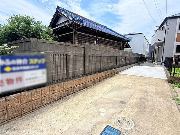 車を余裕をもって停められる広さです。是非体感してみてください。感覚が一番の判断材料です。