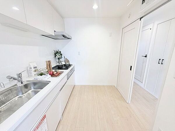 カウンターの高さや動線は実際に立ってみると「合う・合わない」が分かります。