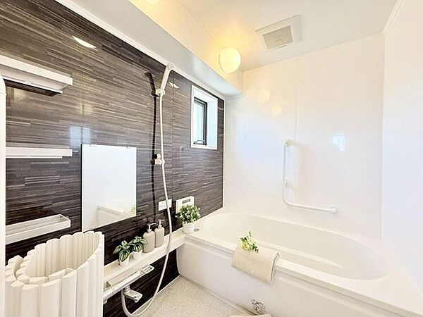 浴槽の大きさやシャワーの位置など、使いやすさをご家族と一緒に現地でご確認ください。