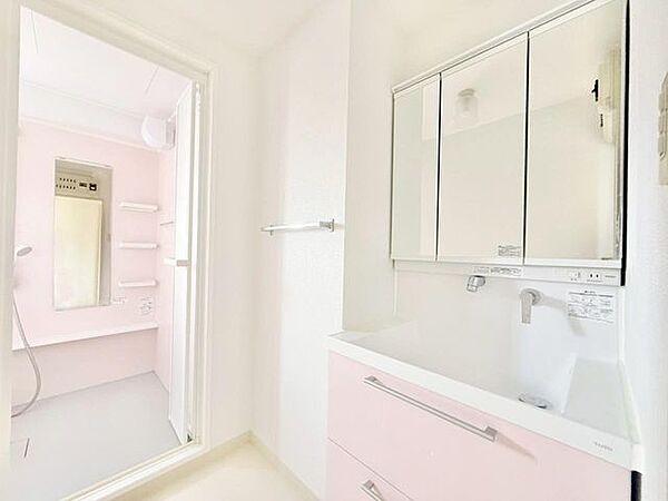 収納の多さや水回りの動線など、毎日使う場所だからこそ、実物を見て確かめて下さい。