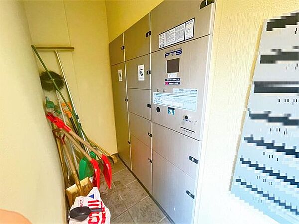 宅配ボックスでお仕事がお忙しい方も楽しみな荷物が受け取れます。