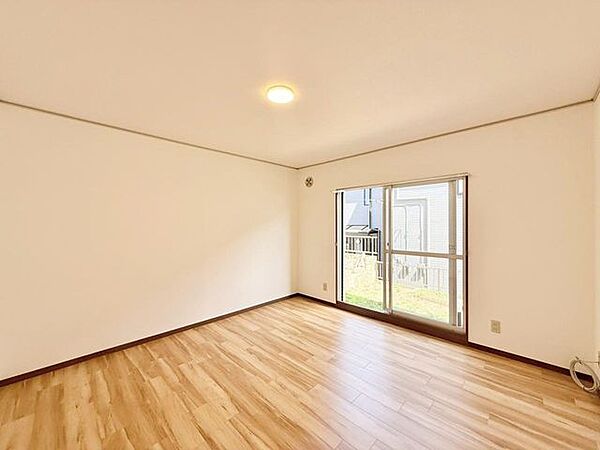 8帖のリビングではお友達を呼んでホームパーティも楽しめそうです。