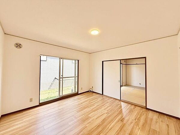 自然光の入り方、時間帯による明るさの違いなど、体験して分かる発見があります。