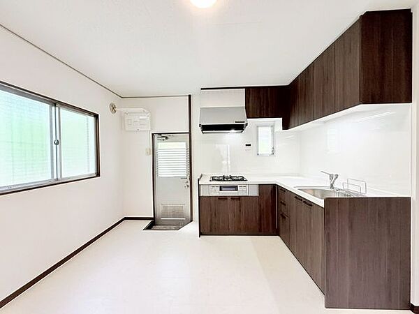 カウンターの高さや動線は、実際に立ってみると「合う・合わない」がわかります。