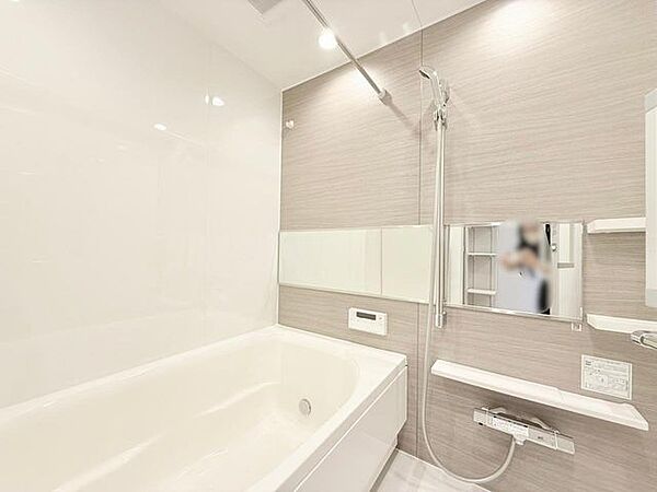 浴槽の大きさやシャワーの位置など、使いやすさをご家族と一緒に現地でご確認ください。