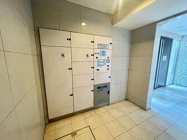 宅配ボックスでお仕事がお忙しい方も楽しみな荷物が受け取れます。