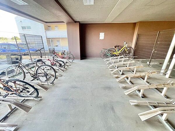 駐輪場（屋根付き）