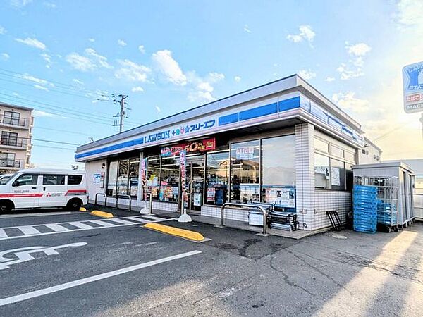 コンビニ ローソン・スリーエフ 白井冨士店　徒歩約3分　約192m