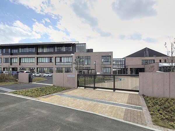 八千代市立みどりが丘小学校　8分605m
