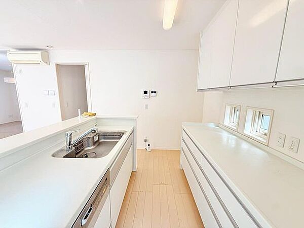 立って、振り向いて、動いてみてください。料理する自分を想像すると実感がわきますよ。