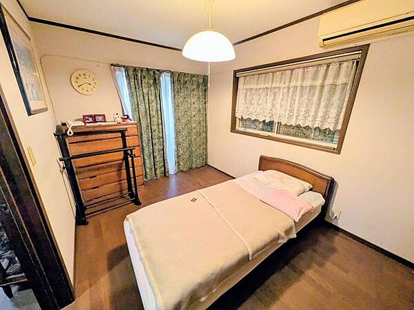 1階の洋室は独立した空間で静かで寝室向きです