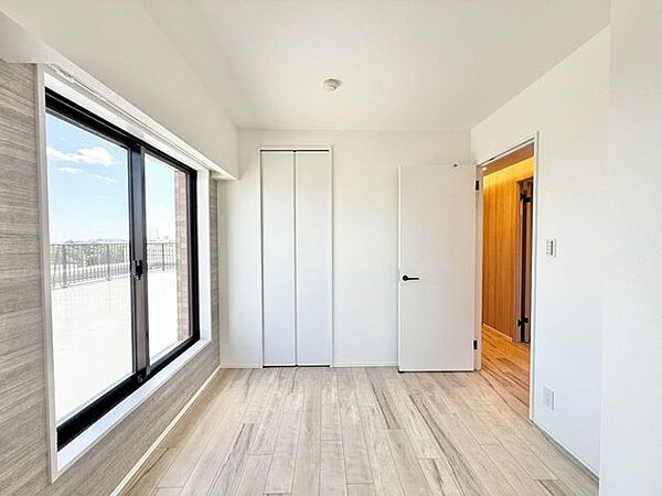 床や壁の質感、ドアの開閉音など、触ってこそわかる魅力がたくさんあります。