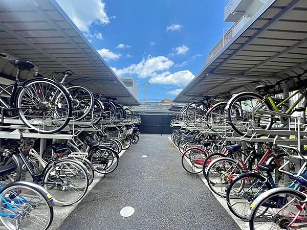 駐輪場はしっかり区画分けされていますね！