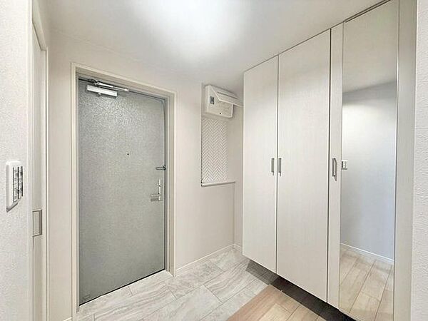 足元までのコーデが確認できる全身鏡が嬉しいですね。