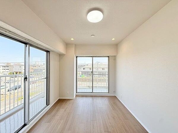 7.1帖洋室は大きなベッドも置けそうなゆとりのある一室です。