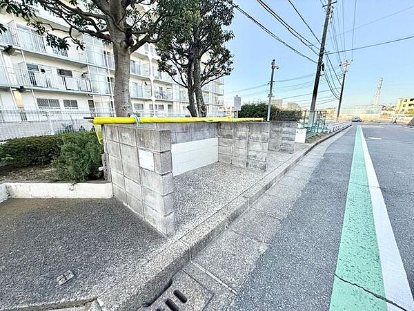 綺麗に整備されたゴミ捨て場