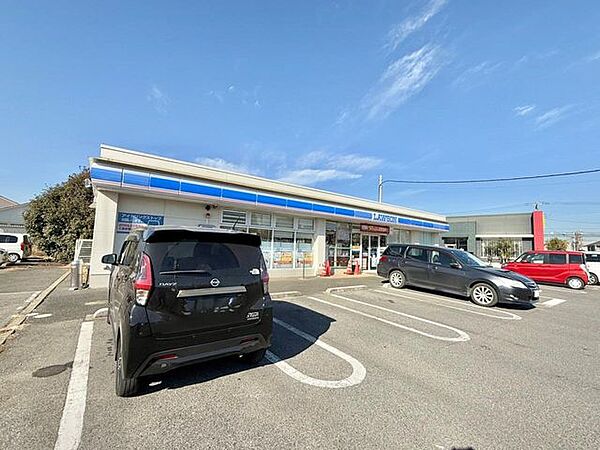 コンビニ ローソン 鎌ケ谷初富店　徒歩約7分　約529ｍ