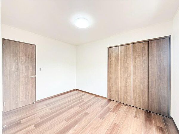図面では分かりにくい広さ感。大きなベッドの配置等、現地でイメージしてみてください。