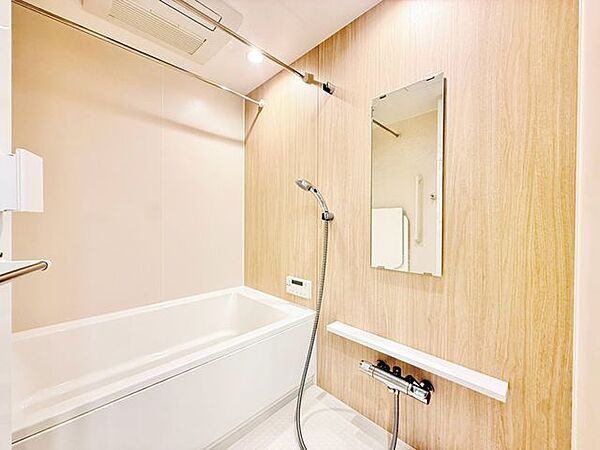 浴槽の大きさやシャワーの位置など、使いやすさをご家族と一緒に現地でご確認ください。