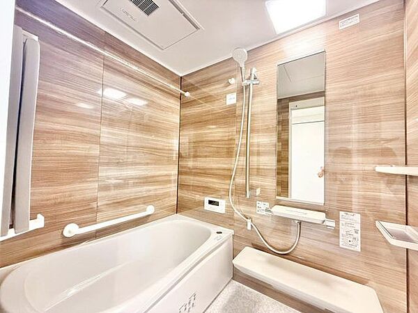 浴槽の大きさやシャワーの位置など、使いやすさをご家族と一緒に現地でご確認ください。
