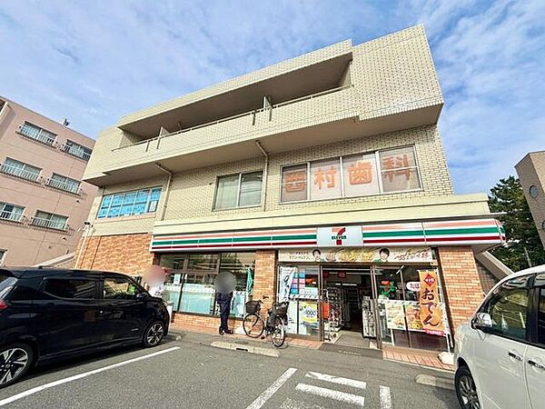 コンビニ セブンイレブン 千葉北小仲台店　3分234m