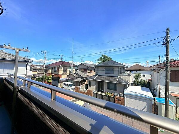 周辺は大きな建物も無く、開放的なバルコニーです。
