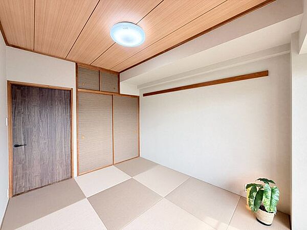 ベッドやテーブルなど、実際の家具のイメージを現地でご確認ください。