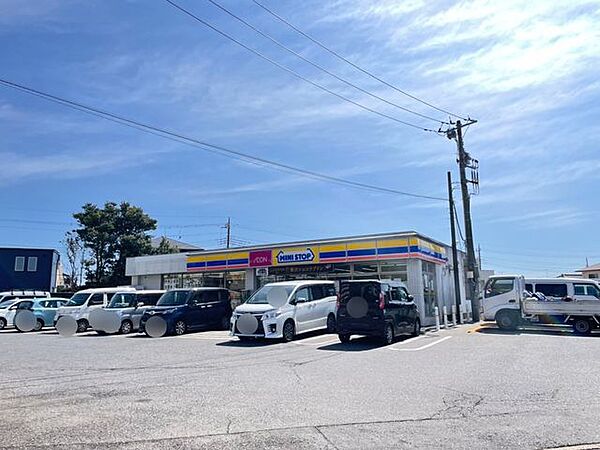 ミニストップ印西草深店 徒歩4分。 280m