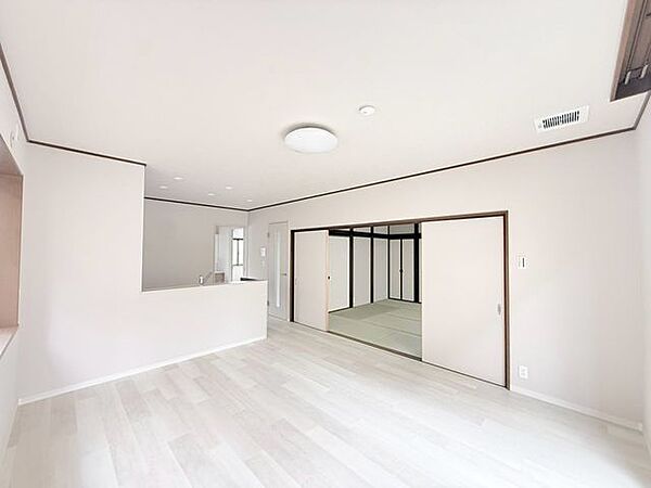自然光の入り方、時間帯による明るさの違いなど、体験して分かる発見があります。