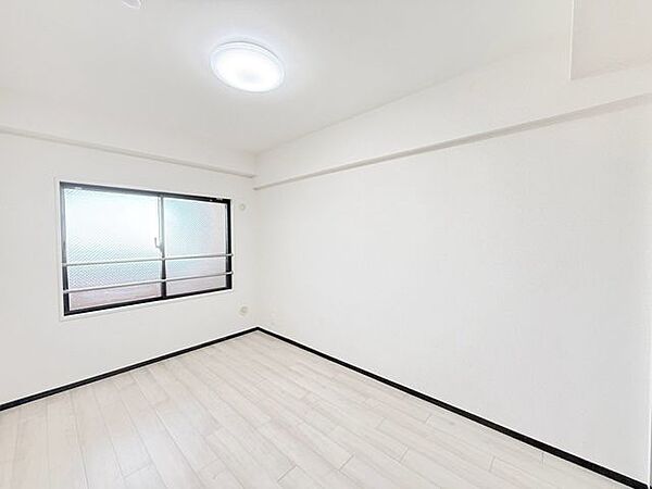 ベッドやテーブルなど、実際の家具のイメージを現地でご確認ください。