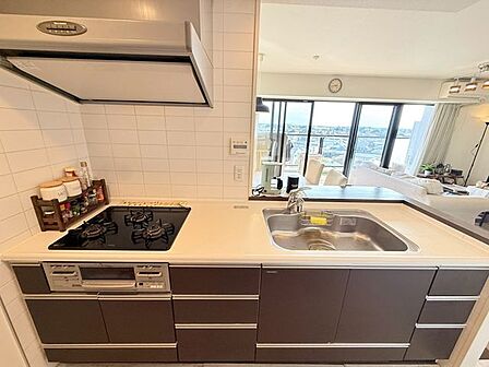 立って、振り向いて、動いてみてください。料理する自分を想像すると実感がわきますよ。