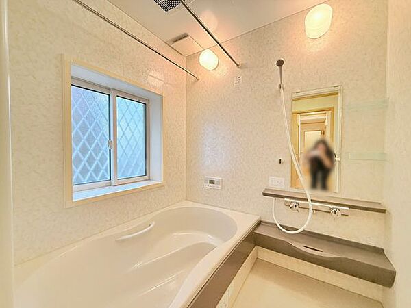浴槽の大きさをご家族と一緒に現地で確認してみてください。