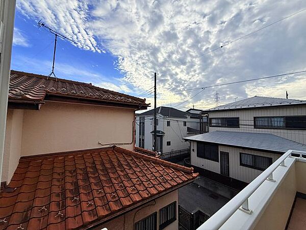 周辺は大きな建物も無く、開放的なバルコニーです。