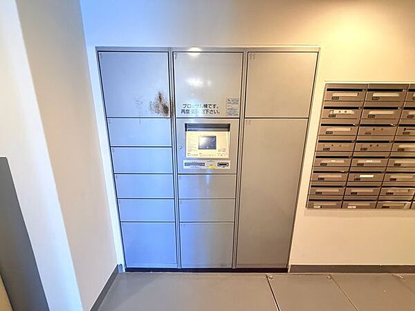 宅配ボックス完備。お仕事が忙しく不在が多い方も楽しみな荷物がスムーズに受け取れます。