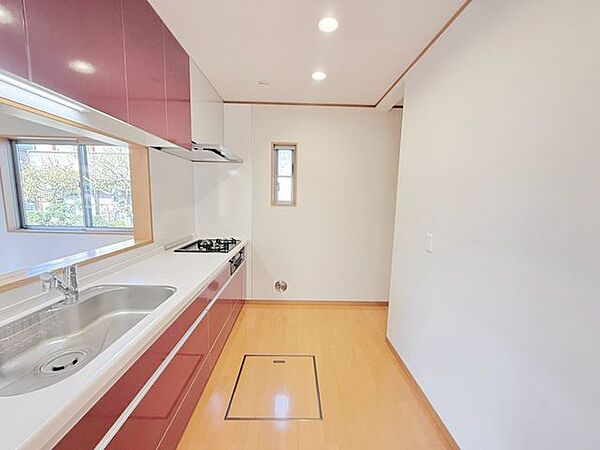 立って、振り向いて、動いてみてください。料理する自分を想像すると実感がわきますよ。