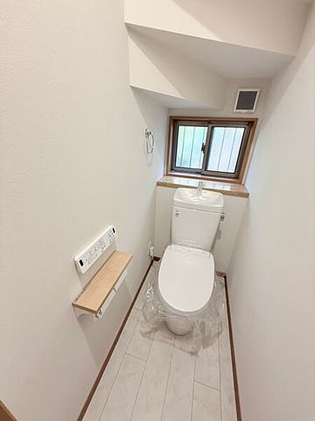 壁付けスイッチパネルでスマートに操作が出来るお手洗いです。