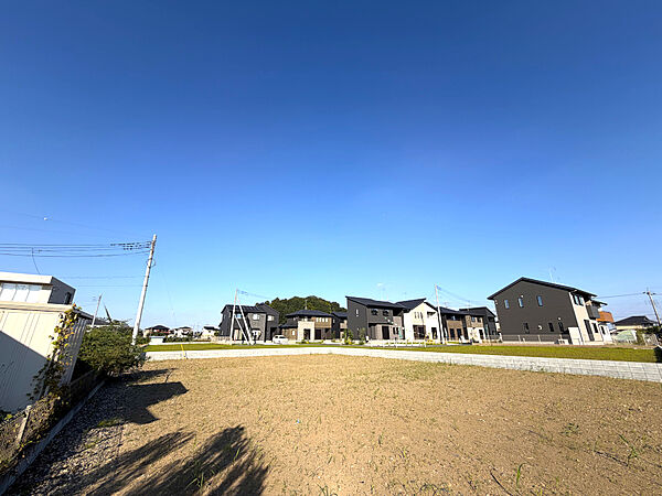 区画の整った街並みが広がる、落ち着いた住宅地です。