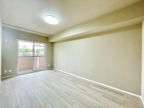 バルコニーサイドのお部屋で採光・風通りも良好