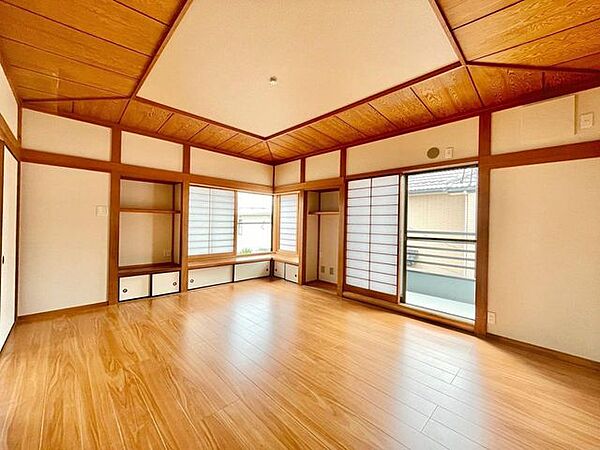 2面採光で自然光が差し込む明るいお部屋
