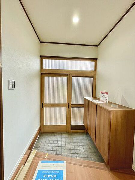 圧迫感のない玄関は、帰宅時の疲れを癒やしてくれる心地よい空間