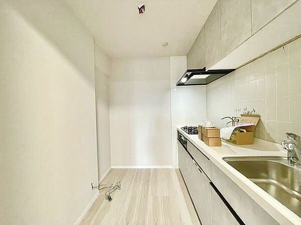 立って、振り向いて、動いてみてください。料理する自分を想像すると実感がわきますよ！