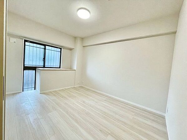 理想のイメージを形にしやすいシンプルなお部屋