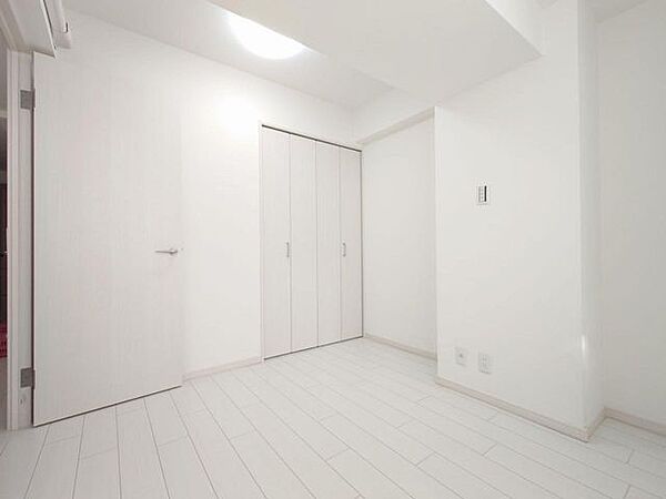 【洋室約4.7帖】お子様のお部屋にも丁度いい広さですね