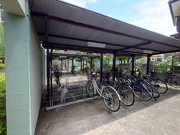 【自転車置き場（一部）】