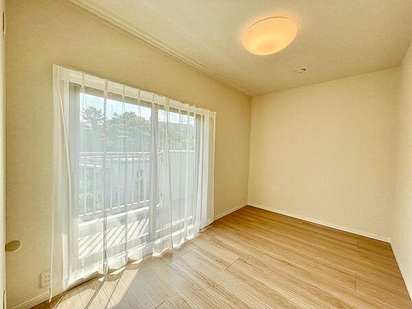 バルコニーサイドのお部屋で採光・風通りも良好