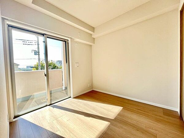 バルコニーサイドのお部屋で採光・風通りも良好