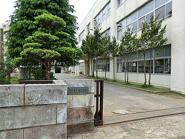 下志津小学校　徒歩12分　（約900ｍ）