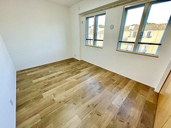 理想のイメージを形にしやすいシンプルなお部屋